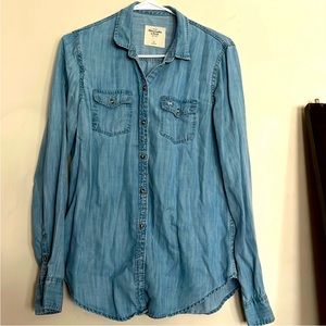 Abercrombie & Fitch Soft Denim Chambray Button Down Shirt